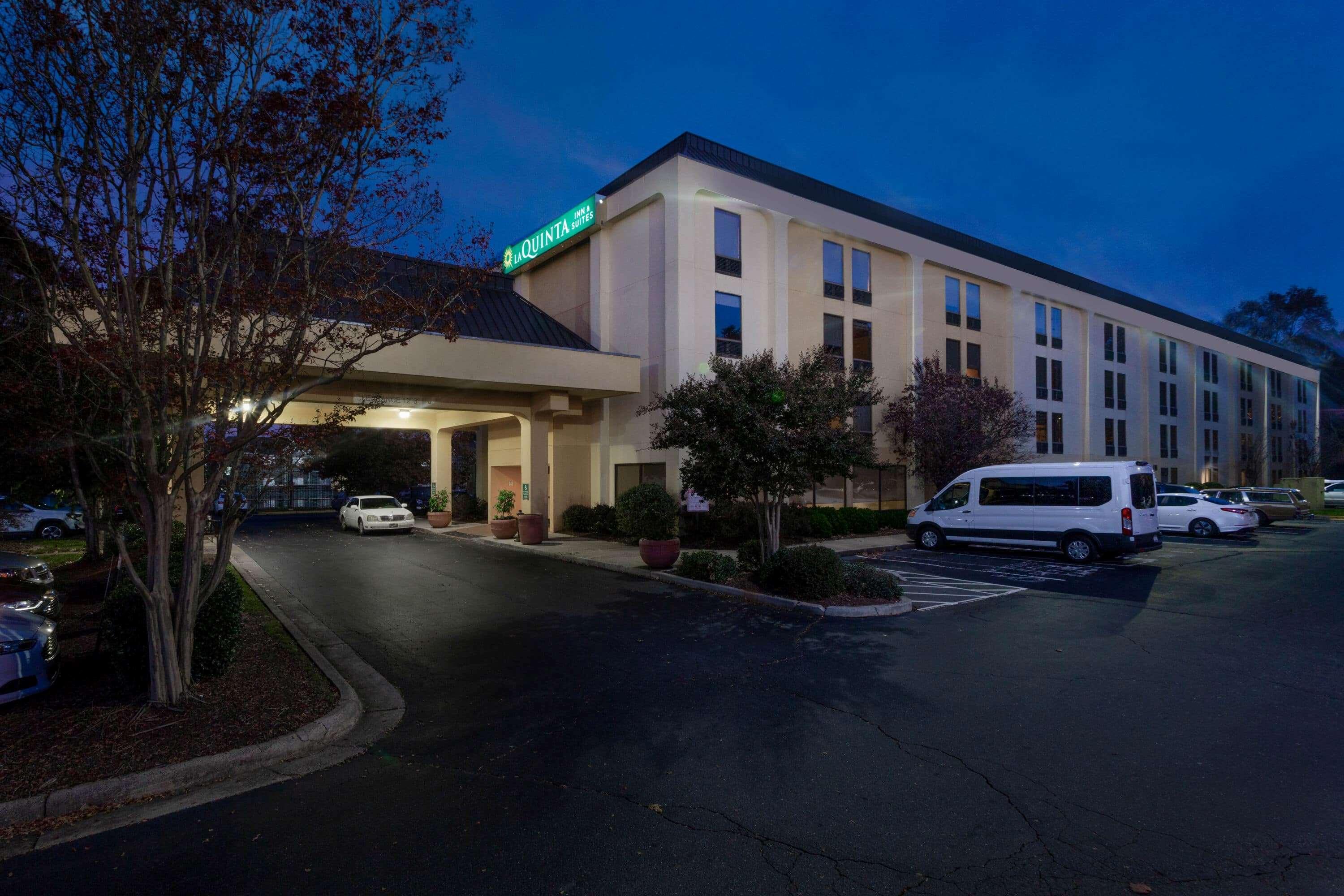 Clt Airport Inn & Suites Charlotte Exterior photo