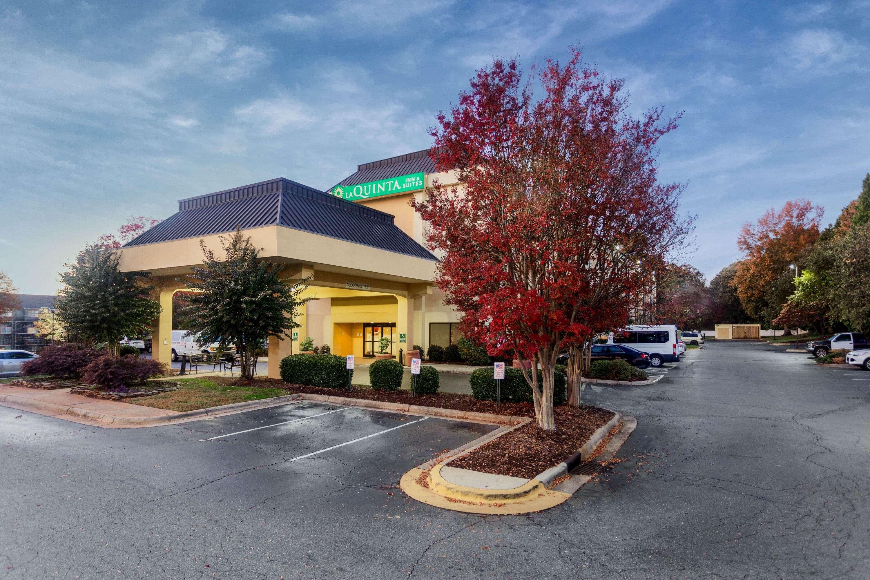 Clt Airport Inn & Suites Charlotte Exterior photo