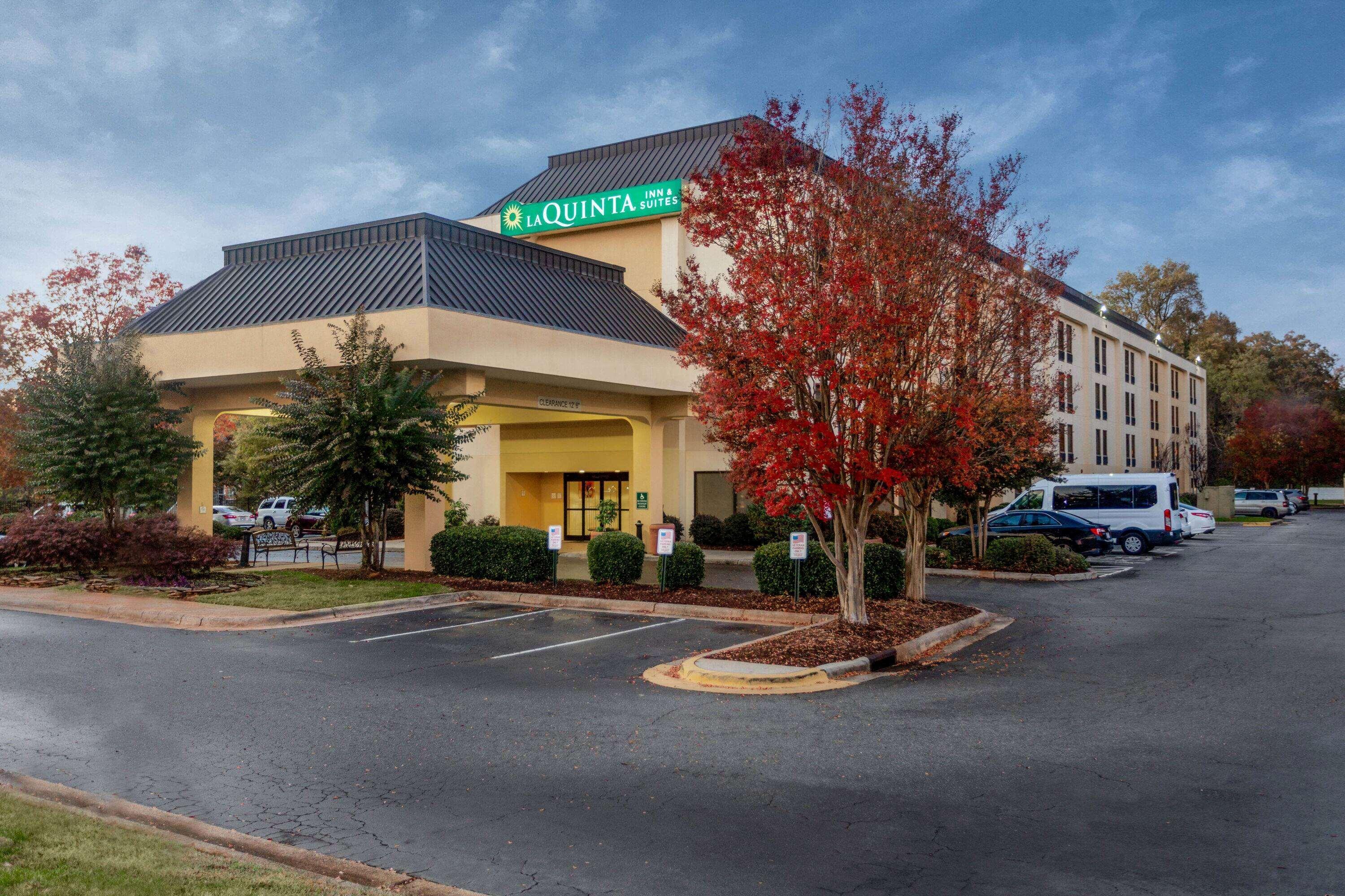 Clt Airport Inn & Suites Charlotte Exterior photo